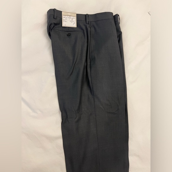 NWT grey men’s Joseph Abboud suit. Size 40 short. - Picture 4 of 5